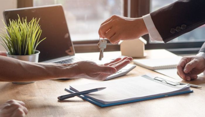 Landlord passing over keys to tenant.