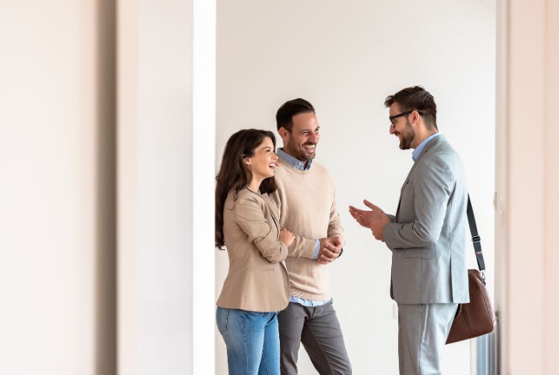 Letting agent speaking to landlords.