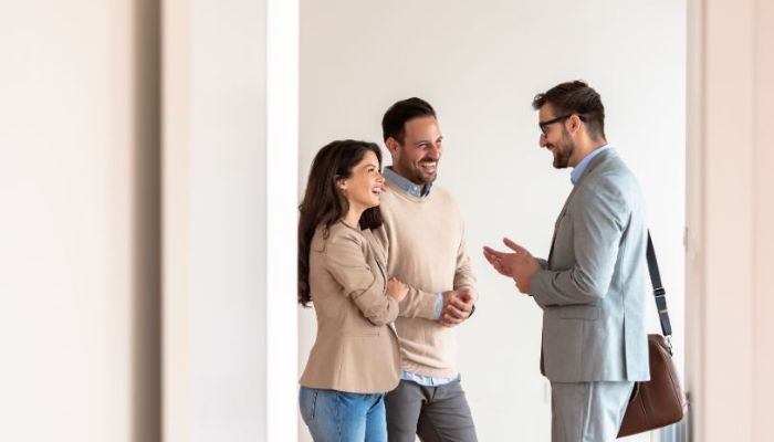 Letting agent speaking to landlords.